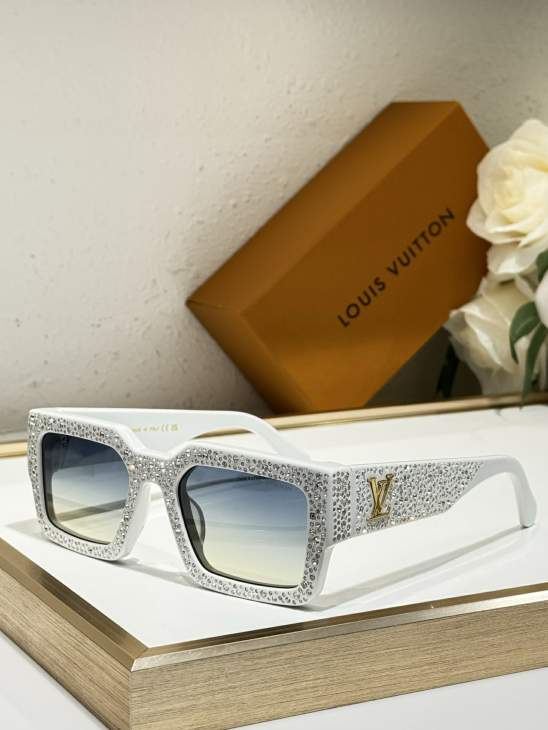 Picture of Louis Vuitton Sunglasses _SKUfw75010485fw